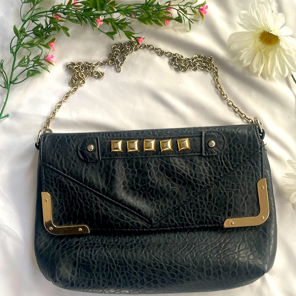 NWOT: SLEEK & STYLISH BLACK PURSE ALERT! Black Multi-Zippered Pocket Pur…